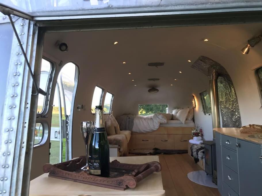 Airstream, Vintage American Caravan & Hottub Ashburton Exterior foto